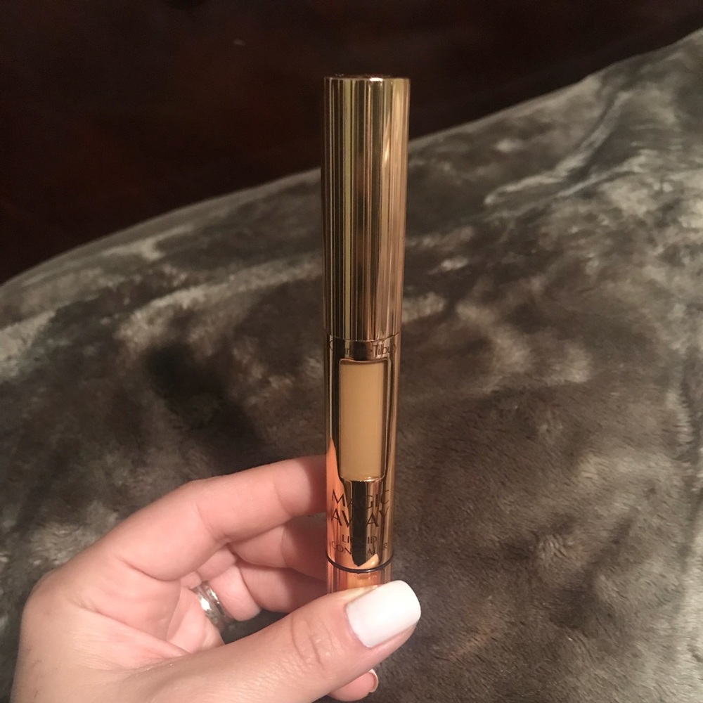 Charlotte Tilbury magic concealer 10 tan